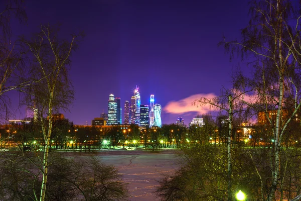 Μόσχα πόλη ουρανοξύστες από τη νύχτα του χειμώνα — Φωτογραφία Αρχείου