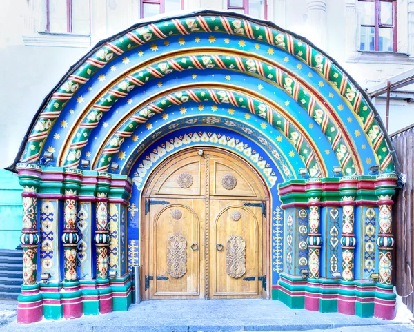 Doorway in the ancient Russian style — Stock Photo, Image