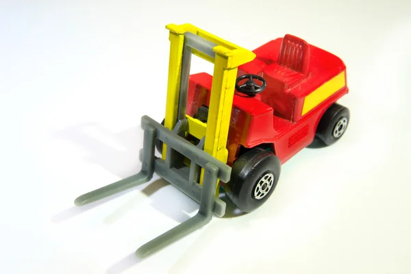 Röda och gula industriella gaffel lift lastare truck leksak isolerad på vit — Stockfoto