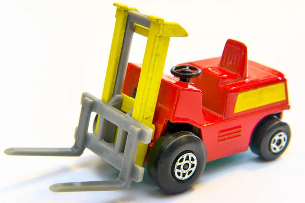 Röda och gula industriella gaffel lift lastare truck leksak isolerad på vit — Stockfoto