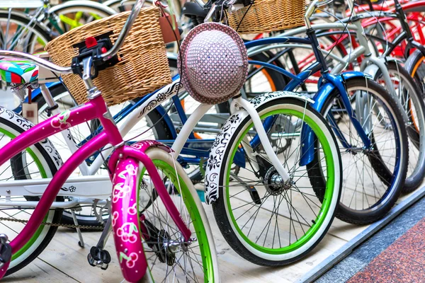 Un montón de ruedas de bicicleta —  Fotos de Stock