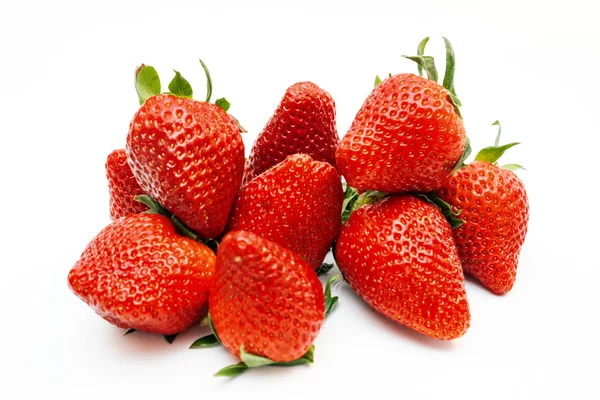 Flera jordgubbar isolerad på vit bakgrund — Stockfoto
