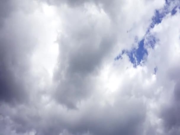 Zaman atlamalı arka plan mavi gökyüzü ve bulutlar — Stok video