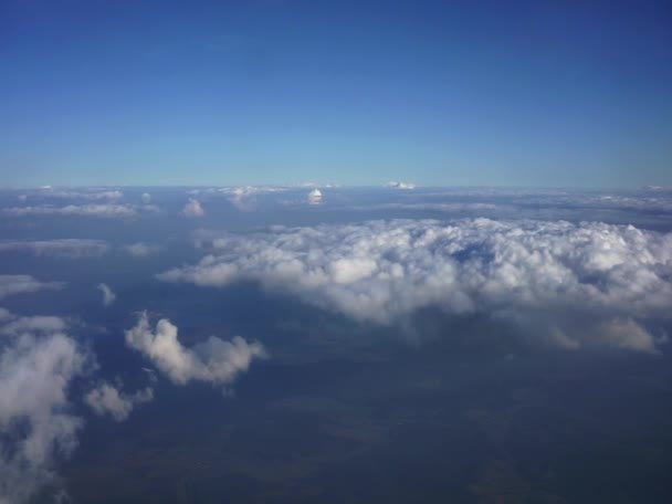 Wolken van vliegtuig — Stockvideo