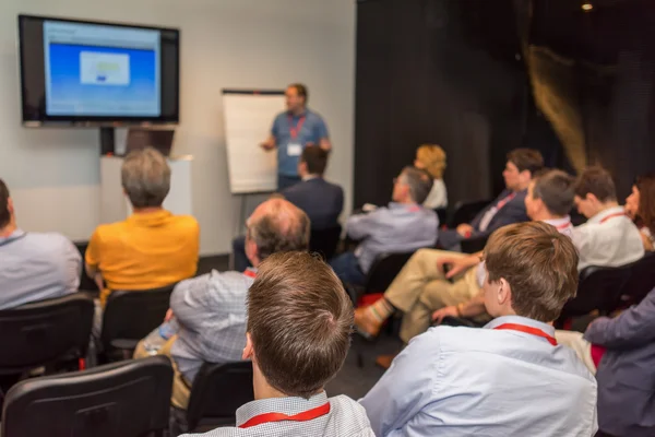 Menschen im Konferenzsaal. Rückansicht — Stockfoto