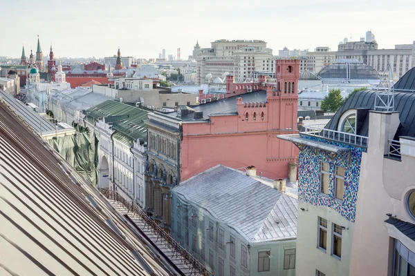 View of the building from the roof of Moscow in cloudy weather during the day — Stock Photo, Image