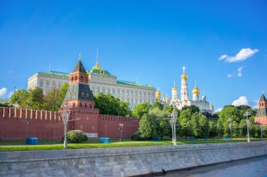 kremlin duvarı ve Moskova Nehri şaşırtıcı manzara