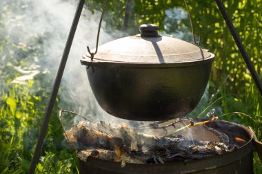 Kazan ateş üzerinde pişirme