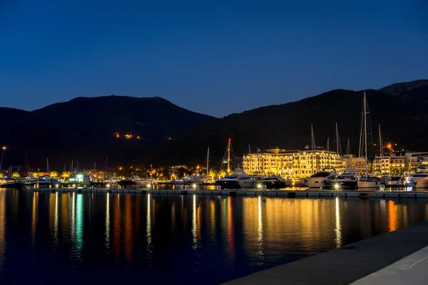 夕焼けのヨットのマリーナ — ストック写真