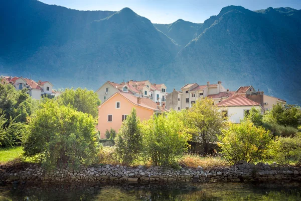 Ландшафт небольшой горы тун Рисан, Черногория — стоковое фото