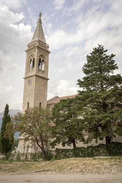 A Igreja Católica Saint Eustache, Dobrota. Baía de Boka Katorska, Montenegro — Fotografia de Stock