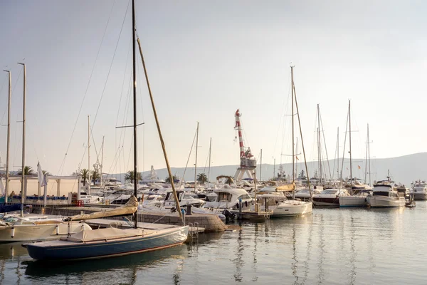 TIVAT, MONTENEGRO - SEPTEMBER 13, 2015. Yachts anchored in Port Montenegro. — ストック写真