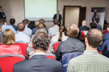 konferans salonunda toplantı.