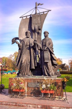 Izhevsk, Rusya - 16 Eylül 2015: anıt Izhevsk Murom gelen Aziz Peter ve Fevronia. Kompozisyon 12 Haziran 2012 yılında inşa edilmiş.