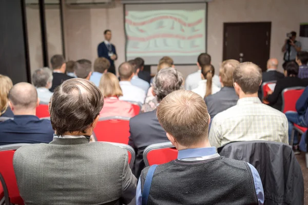 Treffen in einem Konferenzsaal. — Stockfoto