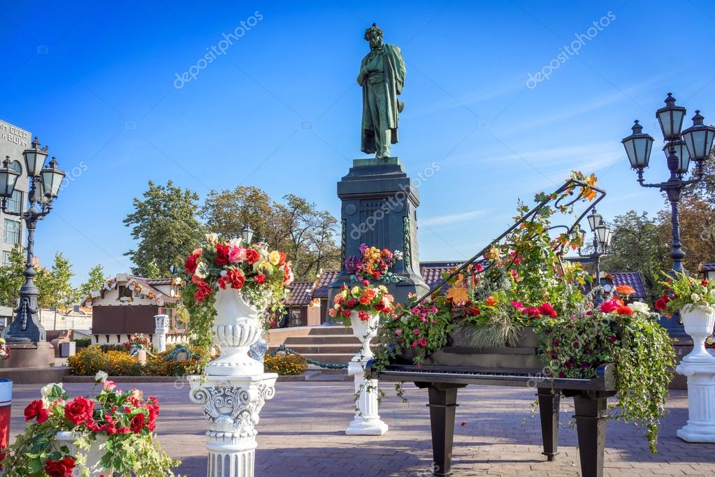 Книжная ярмарка на Красной площади концерт, театра, площади, Красной, участием, Пушкина, России, исполнит, памятника, торжества, рождения, которых, программе, вечер, встреча, фестиваля, поэтический, автора, книгу, Амфитеатре