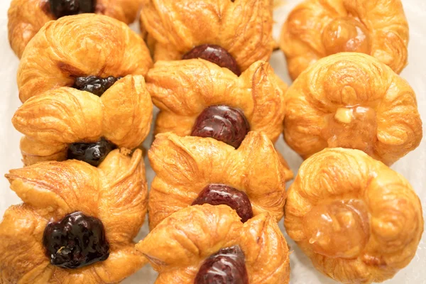 Rows of tasty buns close up — Stock Photo, Image