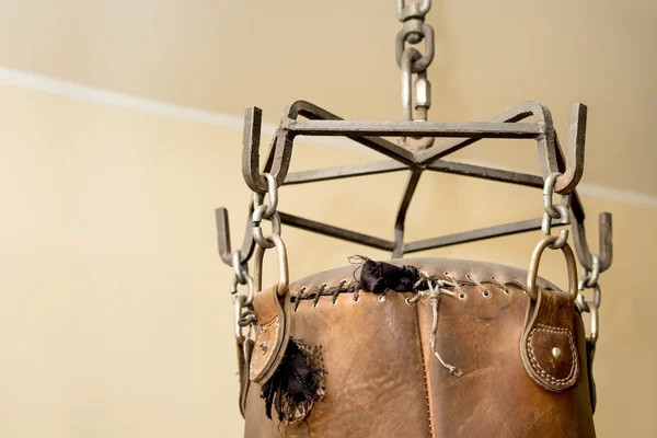 Brown leather punching box on a metal chain close up with plenty copy space — Stock Photo, Image