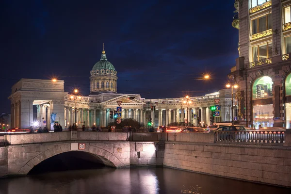 Sobór Kazański lub Aniczkowa Kafedralniy Sobor w nocy, St. Petersburg — Zdjęcie stockowe