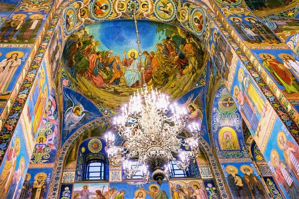 ST PETERSBURG, RÚSSIA - NOVEMBRO 26, 2015: Interior da Igreja do Salvador sobre o Sangue Derramado (Catedral da Ressurreição de Cristo). Marco arquitetônico e um monumento único a Alexandre II . — Fotografia de Stock