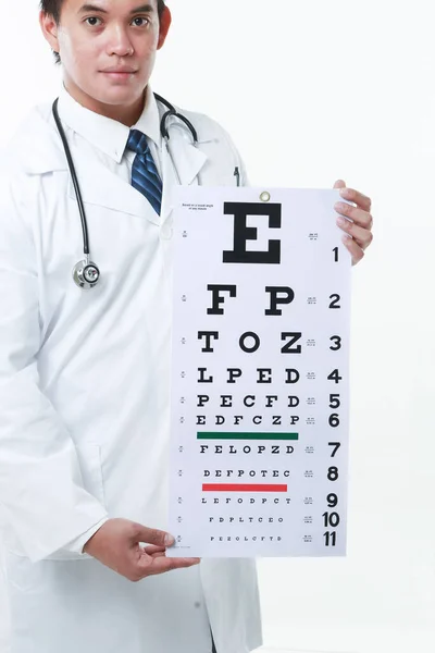 Optometrista Sosteniendo Una Tabla Visión Para Probar Visión Paciente —  Fotos de Stock