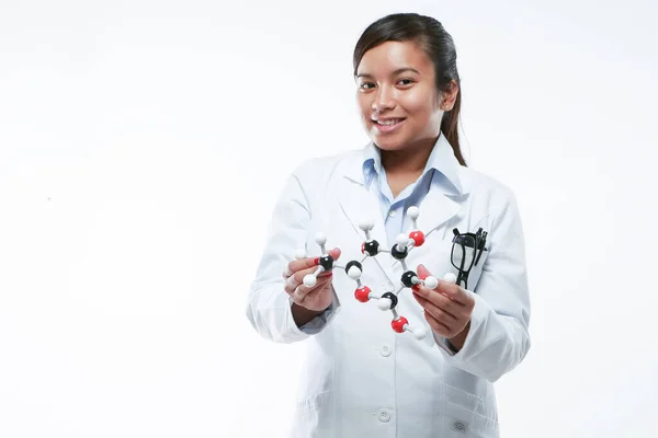 Азіатська Жінка Лікар Тримає Хімічну Матрицю — стокове фото