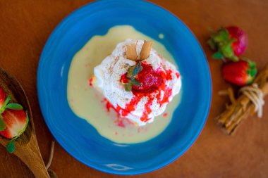 Mavi tabakta tatlı bir tatlı