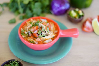 Tavuk ve limon çorbası lezzetli.