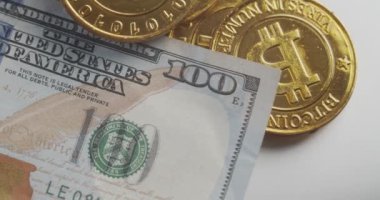 Bitcoin dijital kripto para birimi altın logosu