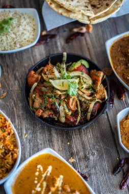 Hint usulü baharatlı köri yemeği. 