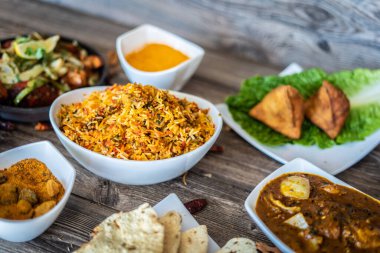 Ağız sulandıran Hint restoranı yemek tabağı