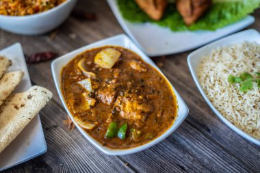 Ağız sulandıran Hint restoranı yemek tabağı