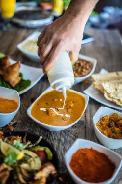 Ağız sulandıran Hint restoranı yemek tabağı