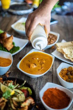 Ağız sulandıran Hint restoranı yemek tabağı