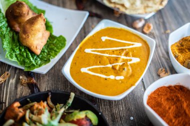 Hint usulü baharatlı köri yemeği. 