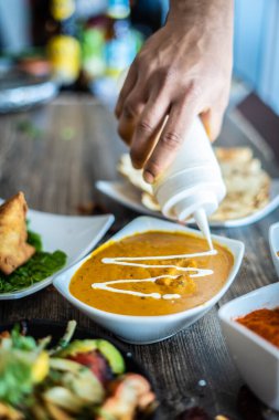 Hint usulü baharatlı köri yemeği. 