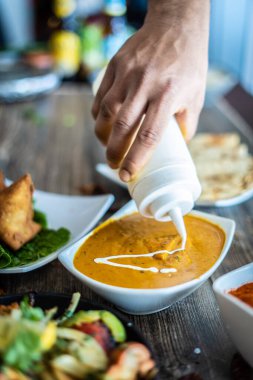 Hint usulü baharatlı köri yemeği. 