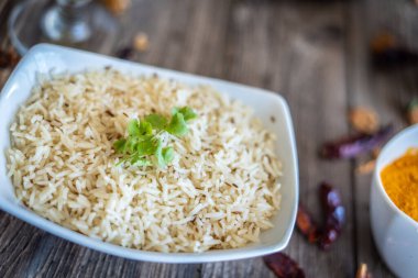 Sağlıklı vegan basmati beyaz pirinç