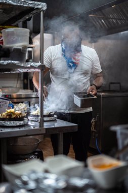 Sıcak tabakta Hint kebabı tabağı