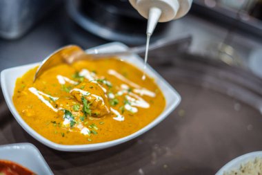 Hint usulü baharatlı köri yemeği. 