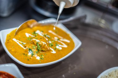 Hint usulü baharatlı köri yemeği. 