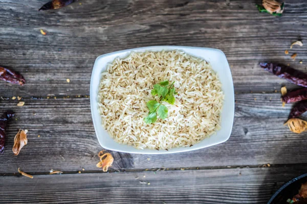 Sağlıklı vegan basmati beyaz pirinç