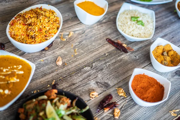 口水直流的印度餐馆食物盘 — 图库照片