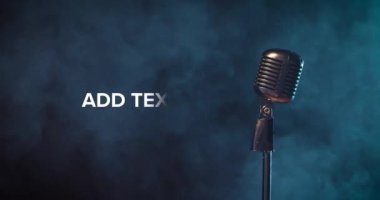 Metin ile duman efektli klasik parlak mikrofon