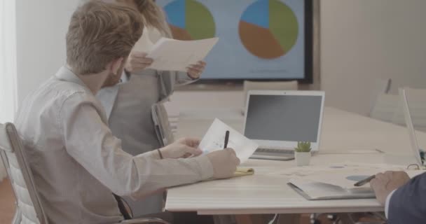 Ofis Çalışanları Toplantı Yapıyor — Stok video