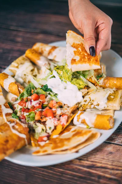 Delicioso Petisco Quesadillas Platter — Fotografia de Stock