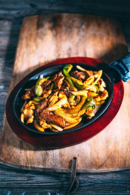 Bir tabak lezzetli taco.