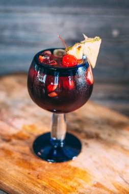 Bir bardak çikolatalı tatlı.