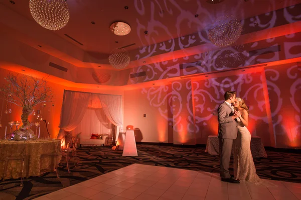 Mutlu gelin ve damat düğünlerinde