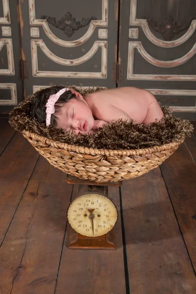 Met een gewicht van de baby — Stockfoto